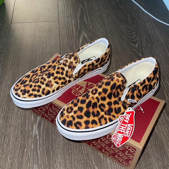 Classic Slip-On Vans in Leopard 🐆 NEW - Picture 3 of 17
